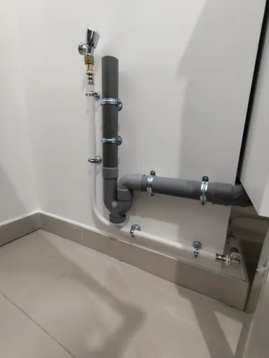 Installation arrivée d’eau et évacuation pour machine à laver – Fréjus
